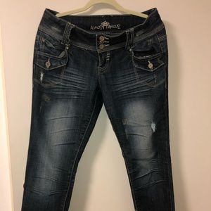 💵 Almost Famous jeans size 11